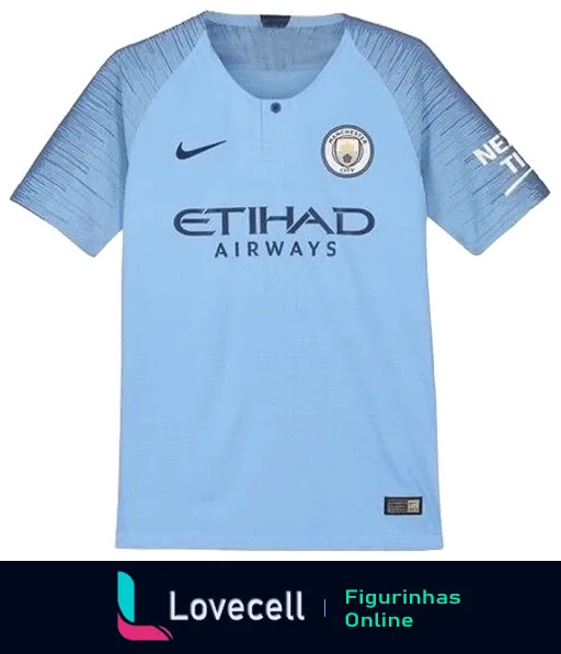 Camisa do Manchester City azul clara da Nike com patrocínio da Etihad Airways e texturas sutis nas mangas