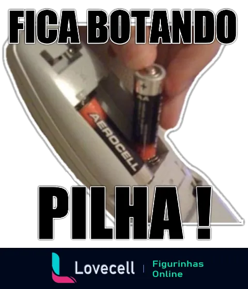 Figurinha mostrando pessoa colocando pilha Aerocelli em dispositivo, com texto 'FICA BOTANDO PILHA!', expressão de provocação e trocadilho visual