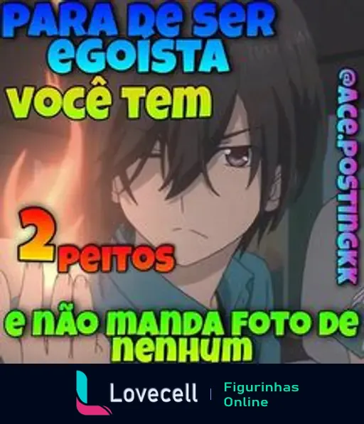 Imagem humorística com texto: 'PARA DE SER EGOÍSTA você tem 2 peitos e NÃO MANDA FOTO DE NENHUM'. Inclui personagem de anime em uma expressão séria.