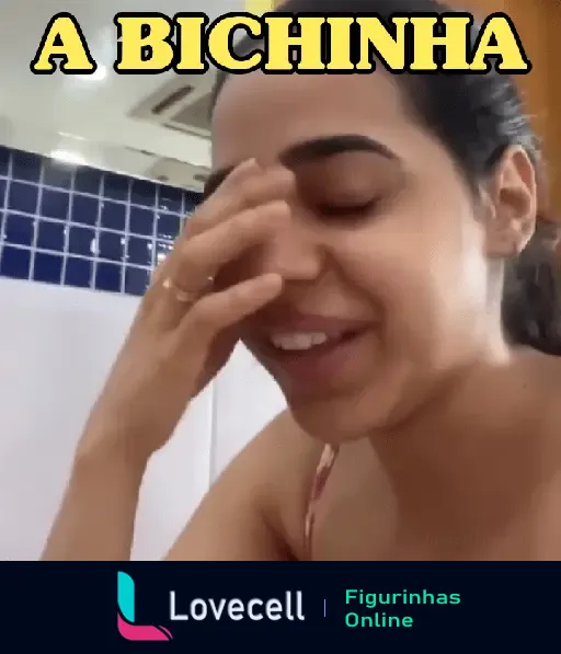 A figurinha mostra Mirella Santos com a mão no rosto, expressão facial cansada e os olhos fechados, com o texto 'A Bichinha' em destaque.