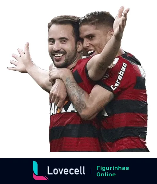 Dois jogadores do Flamengo celebrando uma vitória em campo, com um carregando o outro nas costas e estendendo a mão aberta em sinal de comemoração