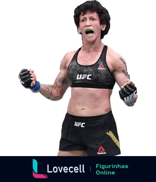 Virna Jandiroba, lutadora de MMA, comemorando vitória no octógono do UFC com as mãos levantadas, expressão de alegria, usando equipamento preto da Reebok com logo do UFC