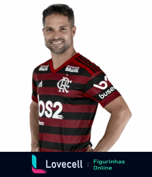 Jogador masculino do Flamengo sorrindo confiante, de frente para a câmera, com uniforme destacando o logo BS2 e patrocinadores, em fundo neutro