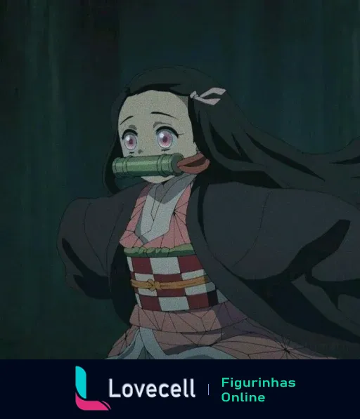 Kamado Nezuko, personagem do anime Demon Slayer, correndo com expressão determinada e bambu em sua boca, vestindo um quimono tradicional.