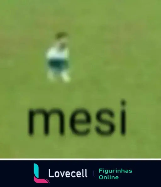 Imagem desfocada de um jogador de futebol em campo, com a palavra 'mesi' em destaque na parte inferior da imagem. Referência a um meme.