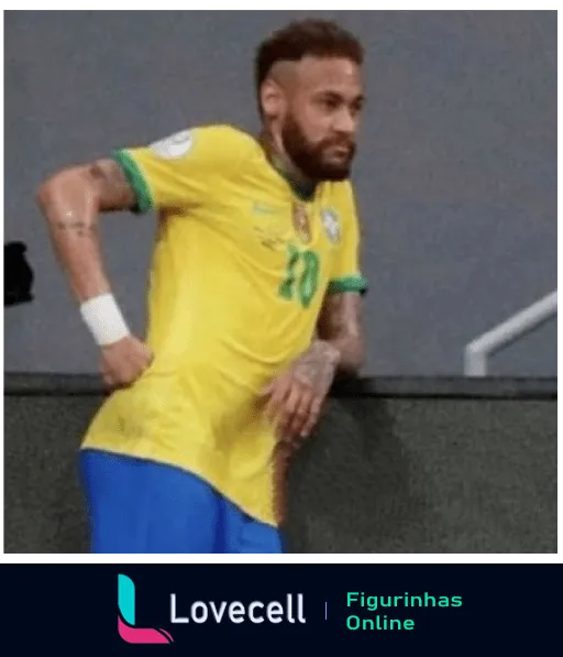 Neymar com a camisa número 10 da seleção brasileira comemorando com expressão concentrada e animada em uma partida de futebol