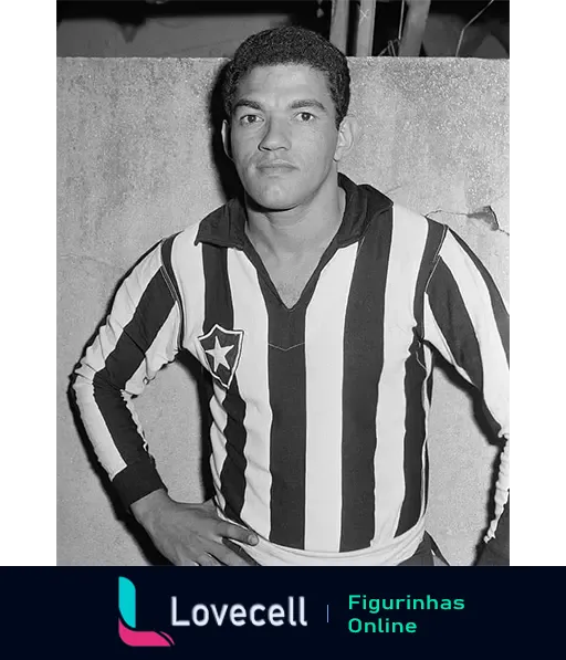 Jogador do Botafogo dos anos 60 vestindo o uniforme clássico preto e branco com estrela solitária, posando com expressão séria