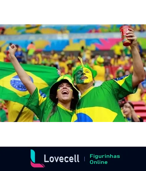 Dois torcedores brasileiros celebrando animadamente em um estádio com rostos pintados nas cores da bandeira brasileira, um segurando copo vermelho