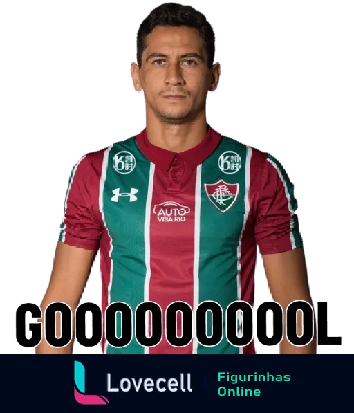 Jogador do Fluminense com uniforme verde, grená e branco comemorando um gol com a palavra GOOOOOOOOOL ao fundo