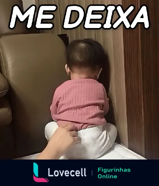 Imagem hilária de criança virada para a parede com a frase 'ME DEIXA', ideal para expressar momentos de frustração ou irritação.