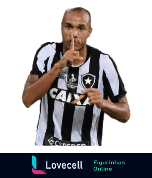 Jogador do Botafogo em uniforme fazendo gesto de silêncio com dedo sobre os lábios em campo durante jogo