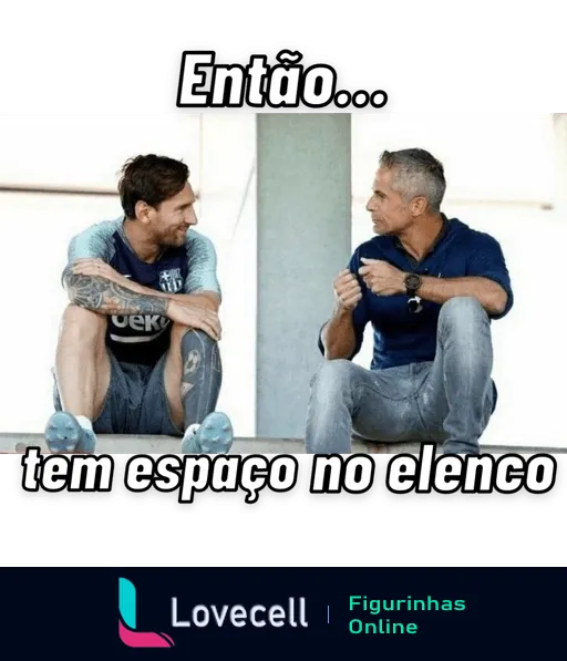 Messi e técnico conversando seriamente sobre espaço no elenco em ambiente de treinamento ao ar livre