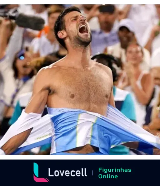 Homem sem camisa com bandeira da Argentina sobre os ombros gritando para o céu em celebração de vitória no tênis