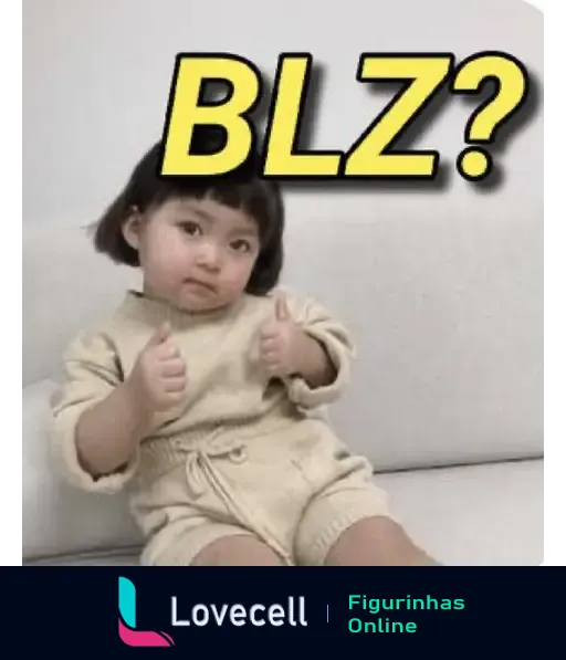 Imagem de uma criança com roupa clara, sentada em um sofá. Ela faz um gesto de positivo com as mãos, expressando uma atitude descontraída. Texto na imagem: 'BLZ?'. Tags: 'blz?'.