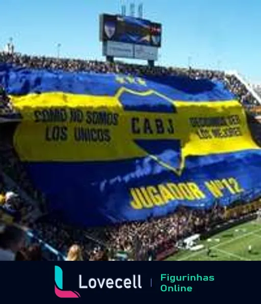 Bandeira grande do Boca Juniors estendida em estádio, com emblema e frase 'Somos no somos, somos únicos, Jugador N°12' representando o orgulho dos torcedores