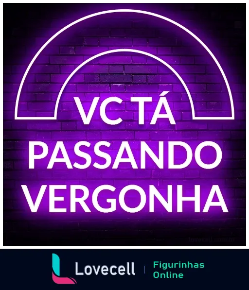 Figurinha com frase 'VC TÁ PASSANDO VERGONHA' em neon roxo sobre fundo de tijolos escuros