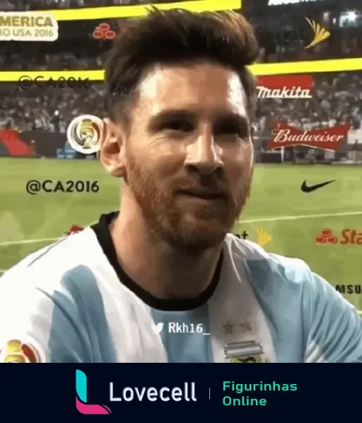 Messi em entrevista pós-jogo da Copa América 2016, rindo e mostrando o polegar para cima, visivelmente satisfeito.