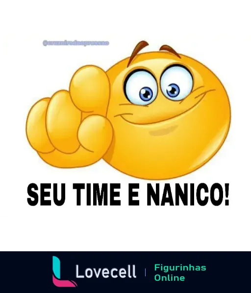 Emoji sorridente com dedo apontando e frase 'Seu time é nanico!' representando uma zoação esportiva do Cruzeiro.