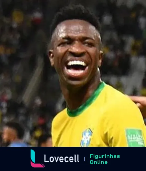 Vinicius Jr. comemorando emocionado e entusiasmado durante partida de futebol, gritando com a boca aberta