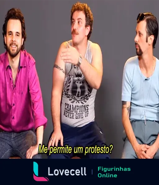 Cena da série Choque de Cultura com três personagens, com um deles perguntando 'Me permite um protesto?' com expressão entusiástica.