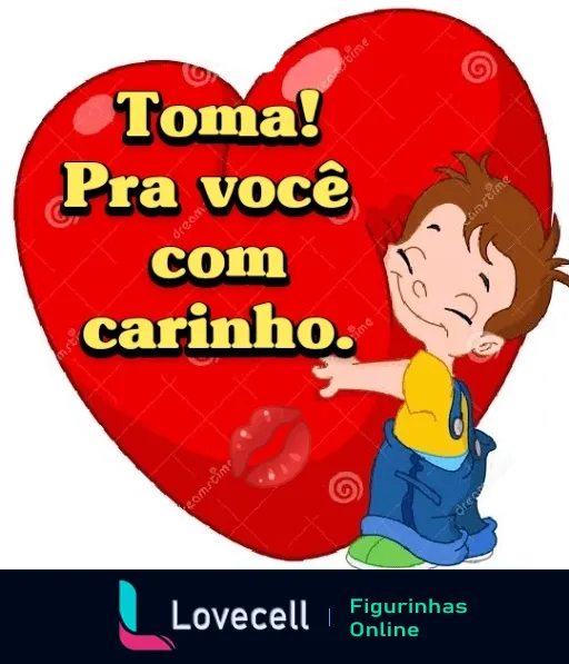 Menino de cabelos castanhos e roupa azul e amarela segurando um grande coração vermelho com a frase 'Toma! Pra você com carinho'