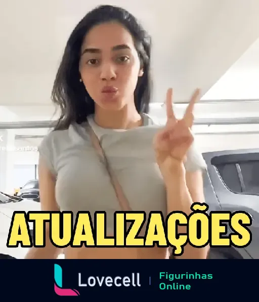 Gif animado da Mirella Santos fazendo sinal de paz e amor, com a palavra 'ATUALIZAÇÕES' escrita em amarelo.