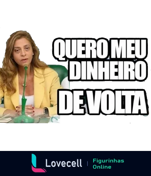 Mulher séria vestindo blazer amarelo falando em microfone com a frase 'QUERO MEU DINHEIRO DE VOLTA' em letras brancas