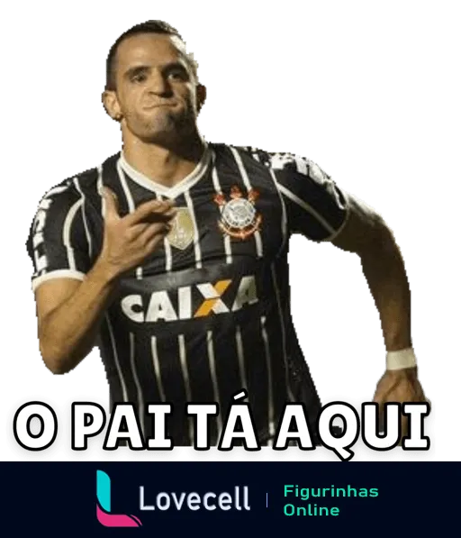 Jogador de futebol do Corinthians vestindo uniforme preto e branco fazendo gesto com a mão no peito e comemorando com a legenda 'O PAI TÁ AQUI' em letras brancas