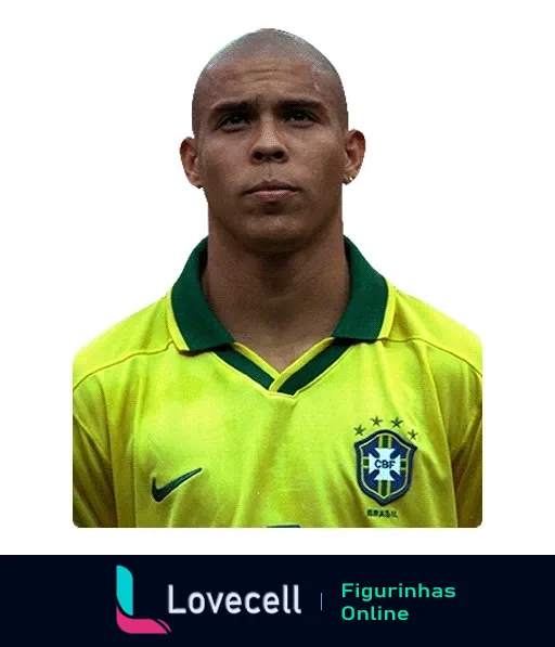 Ronaldo vestindo o uniforme amarelo da Seleção Brasileira, com o logotipo da CBF, simbolizando sua representação no futebol mundial