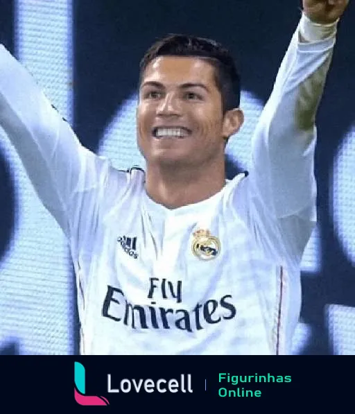 Cristiano Ronaldo comemorando um gol com o uniforme branco do Real Madrid, braços levantados e sorriso radiante, patrocínio da Fly Emirates