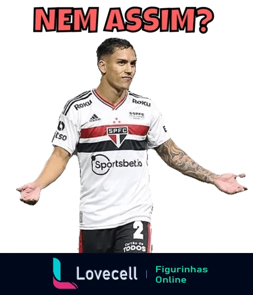 Figurinha de WhatsApp mostrando jogador do São Paulo FC com uniforme branco, faixas pretas e vermelhas, braços abertos e expressão de dúvida, com o texto 'NEM ASSIM?' em destaque acima dele