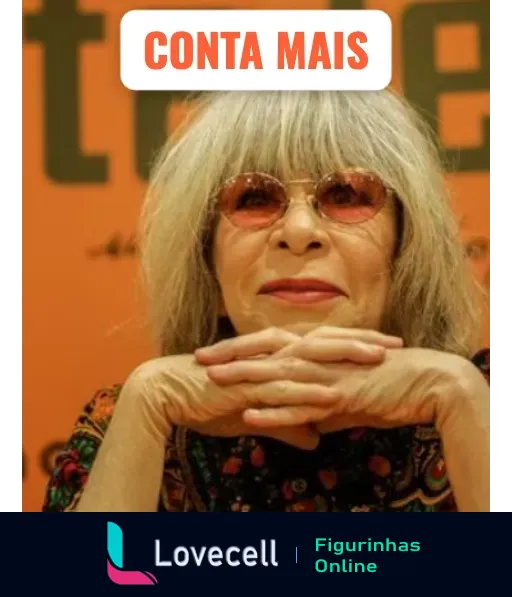 Rita Lee sorridente com óculos rosados, apoiando o queixo sobre as mãos cruzadas, com a legenda 'CONTA MAIS' em destaque