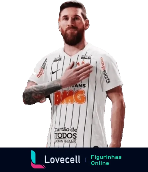 Messi com a camisa do Corinthians segurando a mão sobre o peito em sinal de respeito ou amor pelo clube