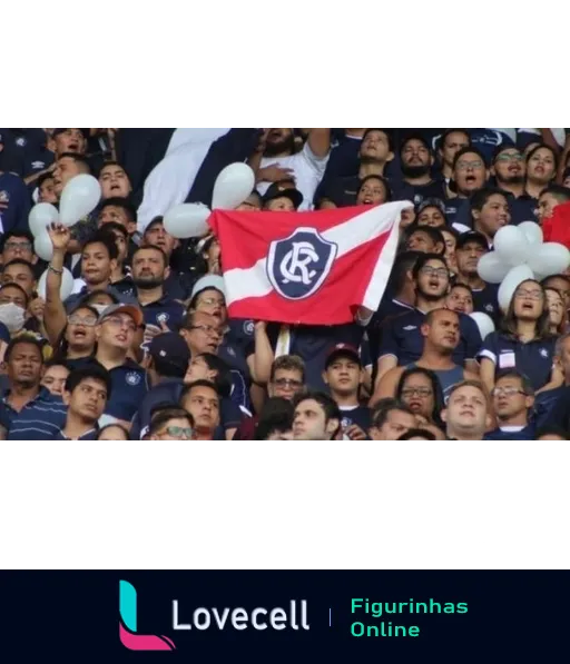 Torcida do Clube do Remo vibrando em estádio de futebol, torcedor com bandeira ao centro e outros fãs animados ao redor