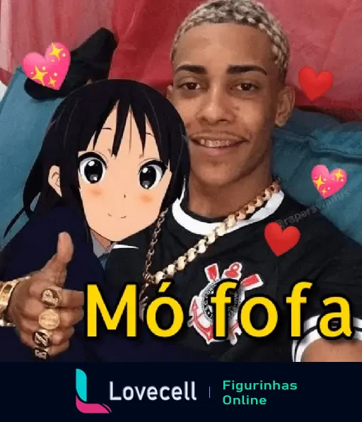 Figurinha de WhatsApp mostrando MC Poze do Rodo segurando personagem anime fofinha com fundo de corações.