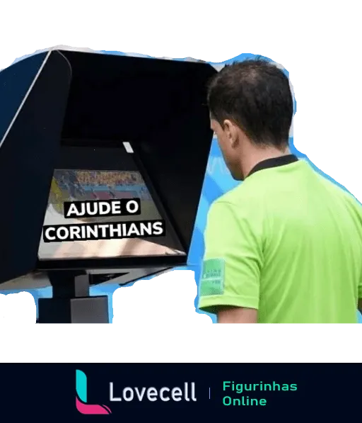 Figurinha mostrando um árbitro de futebol olhando o monitor do VAR com a frase satírica 'AJUDE O CORINTHIANS' indicando humor sobre a ajuda ao time.