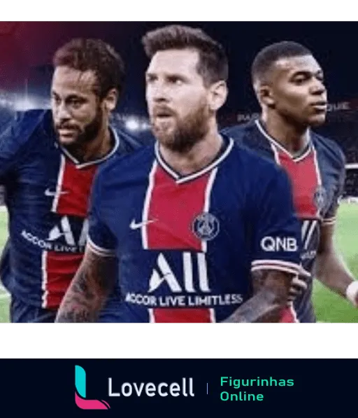 Três jogadores do Paris Saint-Germain em ação, vestindo uniforme oficial azul com detalhes em vermelho e branco, e emblema ALL - Accor Live Limitless visível