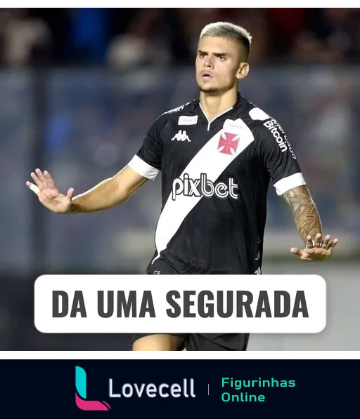 Figurinha de jogador de futebol do Vasco com uniforme preto e branco e logotipo da Pixbet, gestos com mãos abertas e expressão séria, pedindo calma