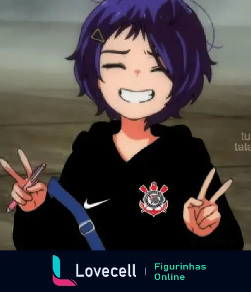 Personagem de anime com cabelo roxo usando uma blusa do Corinthians e mostrando sinal de paz com ambos as mãos, sorrindo.