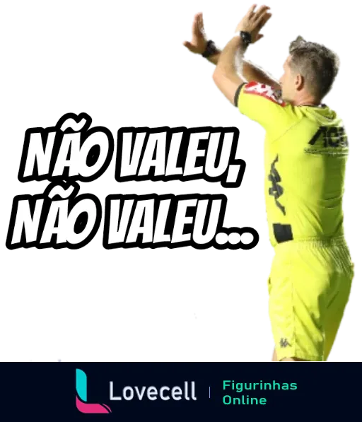 Figurinha de árbitro de futebol com uniforme amarelo anulando uma jogada com as mãos levantadas e o texto 'NÃO VALEU, NÃO VALEU...'