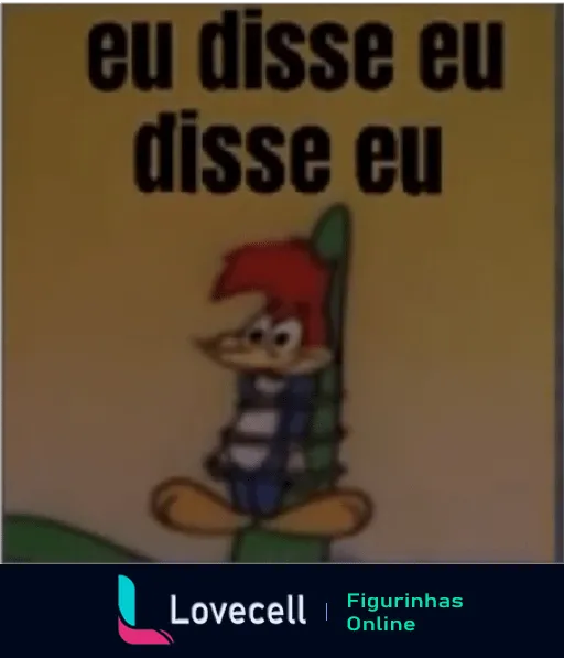 Figurinha do Pica-Pau dizendo 'eu disse eu disse eu' com expressão arrogante e fundo amarelado