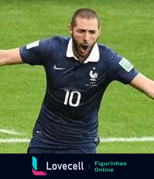 Jogador de futebol da França, camisa número 10, comemorando gol com grito de vitória