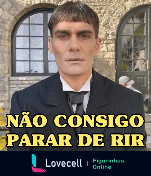 Homem sério vestido de forma clássica em frente a um prédio com a frase 'Não Consigo Parar de Rir'. Figurinha da pasta Wandinha.