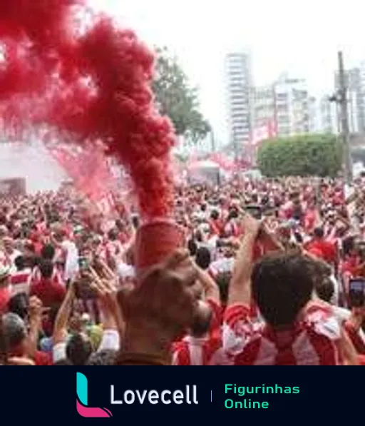 Torcida do Náutico comemorando em evento esportivo com um torcedor segurando sinalizador vermelho