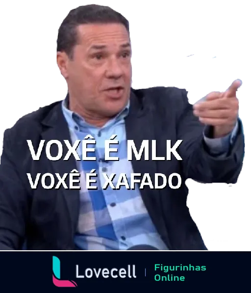 Homem de camisa xadrez gesticulando com a mão esquerda em estúdio, com texto 'Você é Mlk Você é Xafado', expressando surpresa e admiração humorada