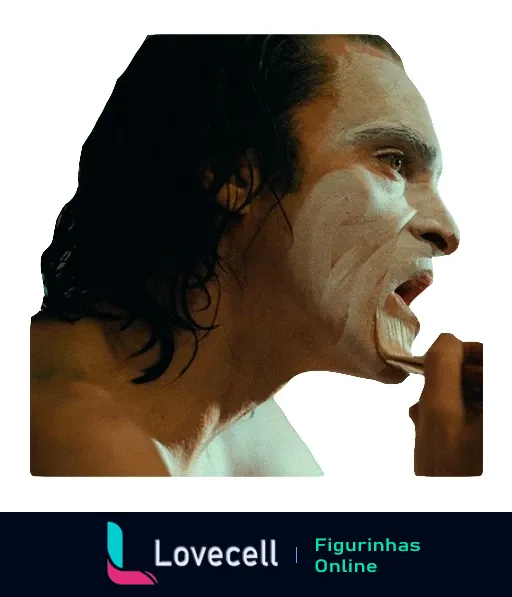 Coringa interpretado por Joaquin Phoenix com maquiagem de palhaço, boca aberta em cena intensa