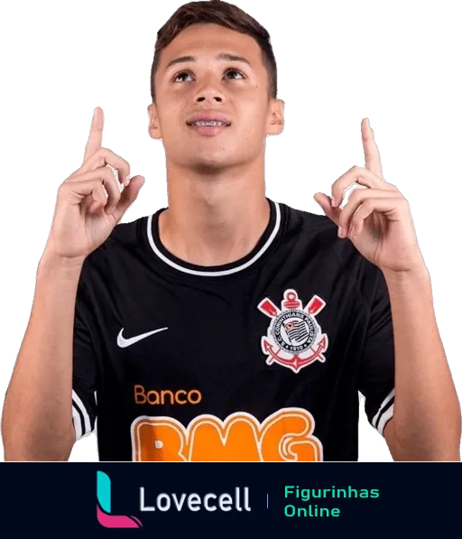 Jogador jovem do Corinthians com uniforme preto comemorando, levantando os dedos em sinal de vitória, com patrocínio do Banco RMG