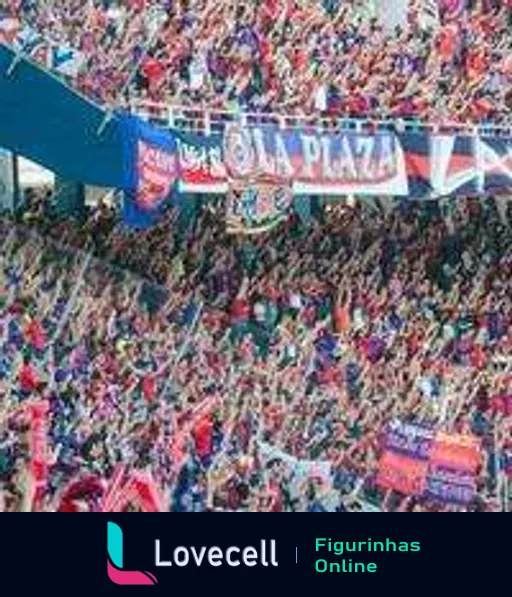 Torcida animada do Cerro Porteño agitando bandeiras e faixas em um estádio de futebol, com destaque para uma grande faixa 'La Plaza'