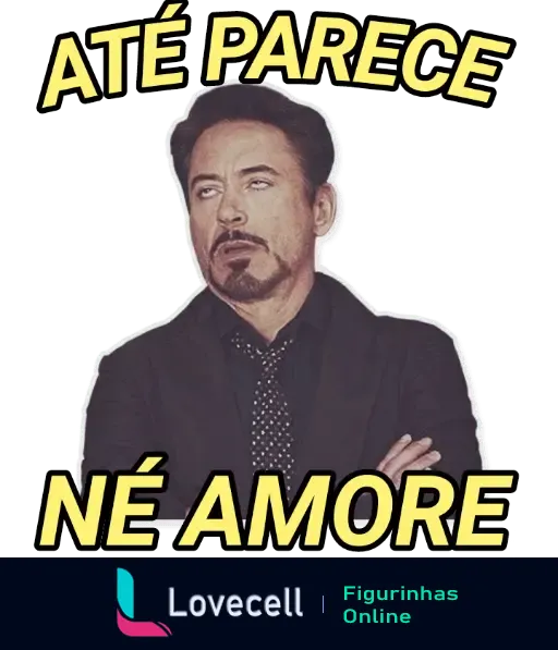 Imagem de um homem com expressão sarcástica e frase 'Até Parece Né Amore', perfeita para reações e indiretas no WhatsApp.