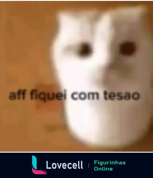 Imagem de um gato branco com expressão facial ambígua e fundo desfocado. Texto na imagem diz 'aff fiquei com tesao'. Título e tags são 'aff fiquei com tesao'.